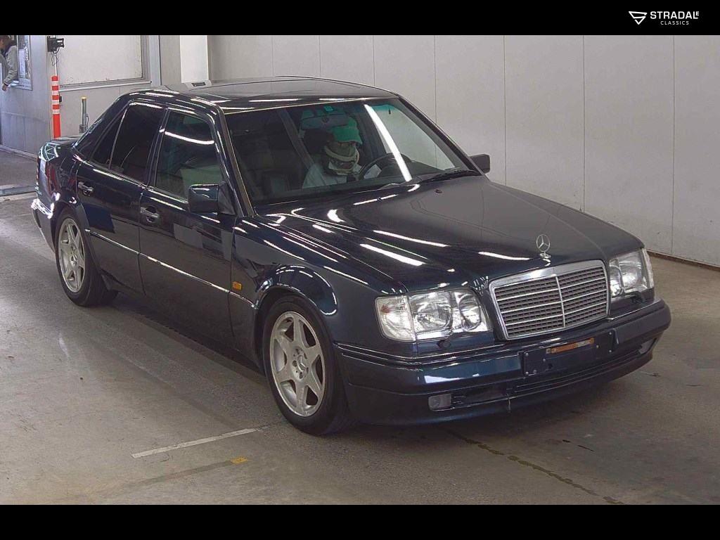 MERCEDES BENZ E-CLASS 4D E500