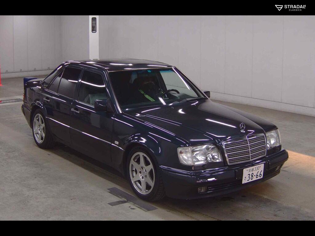 MERCEDES BENZ E-CLASS 4D E500